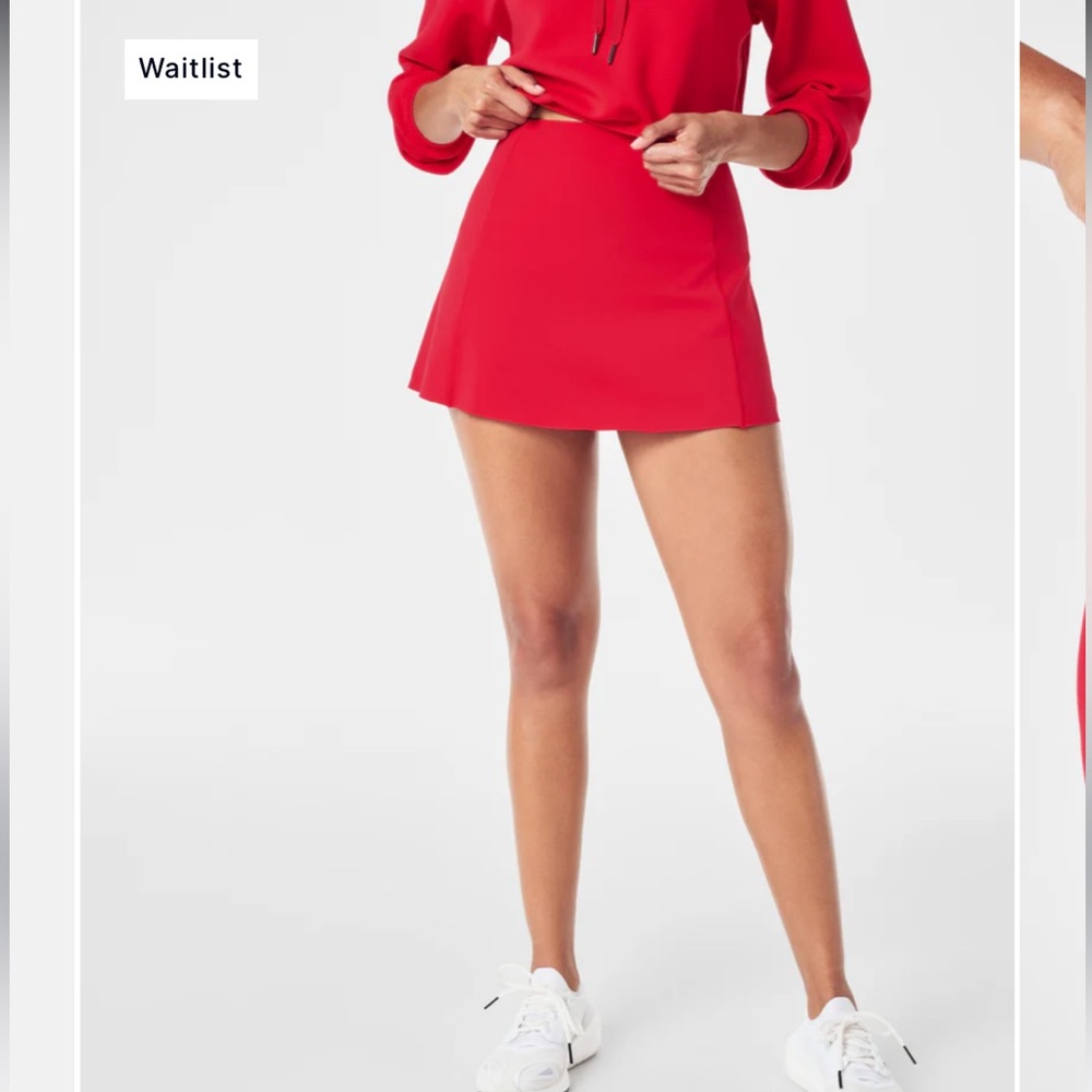 Aritzia Activewear red skort. Perfect for tennis, casual, golf and sports